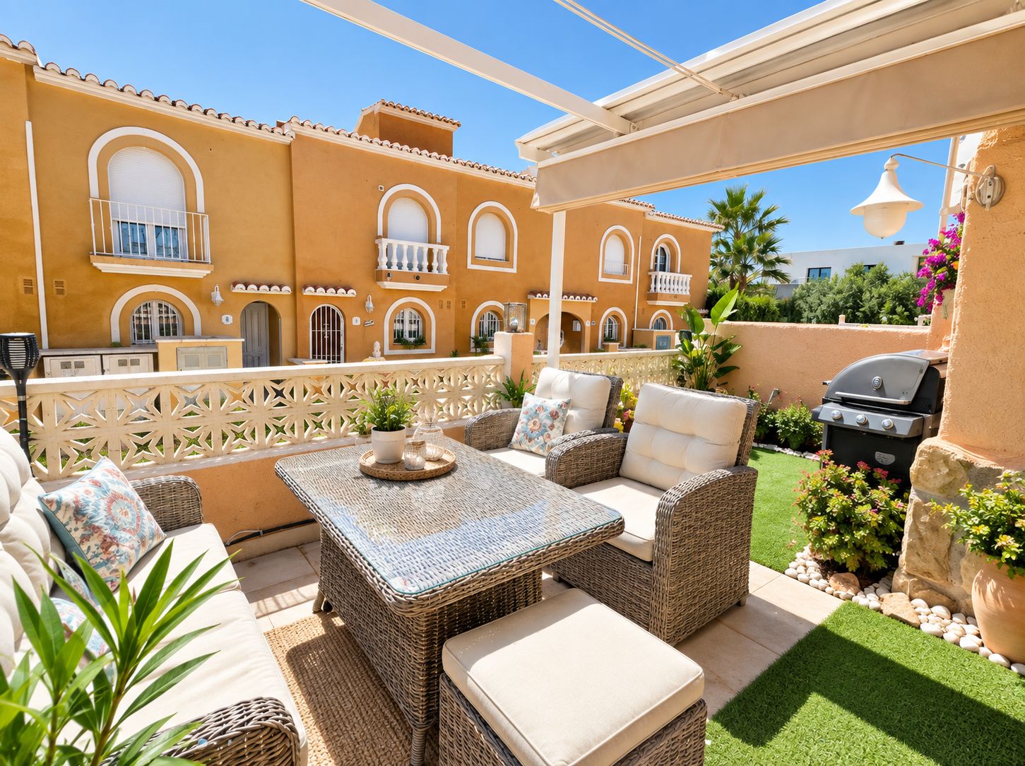 CC1268 - Bungalow exclusif à Cumbre del Sol avec plusieurs terrasses et un grand potentiel